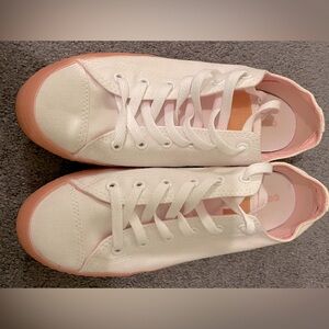 SOLD Women’s’ Converse Sneakers